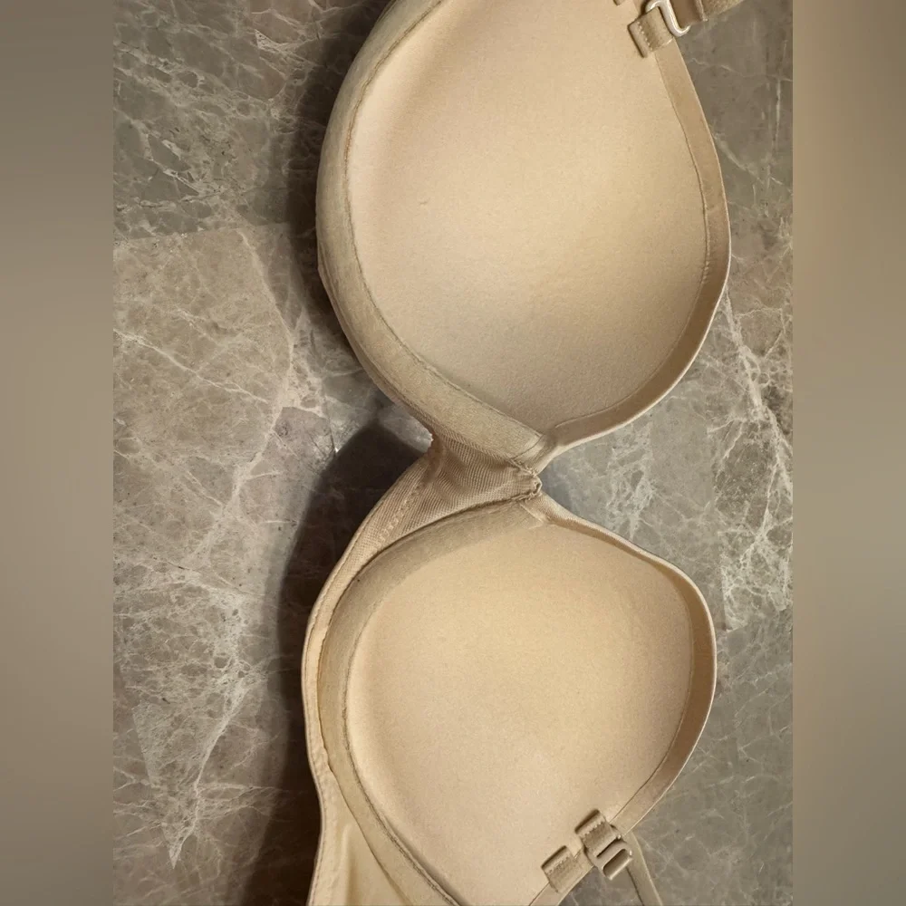 SKIMS ULTIMATE STRAPLESS PUSH-UP BRA - Picture 11 of 14